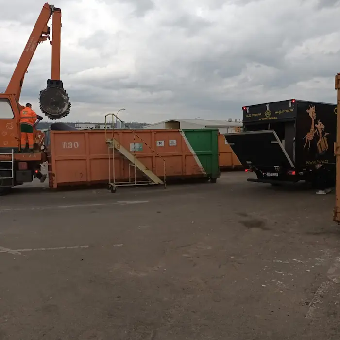 Odvoz odpadu do sběrného dvora